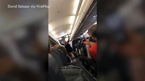 Spirit Airlines passenger removed from flight after becoming。